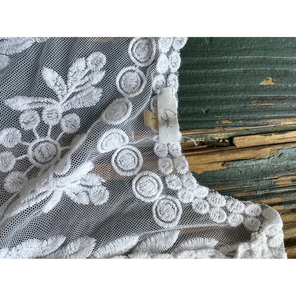 Cygne White Floral Embroidered Mesh Tank Top Sheer Lace Boho Sleeveless L - Picture 2 of 4